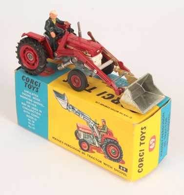 Lot 39 - Corgi Toys 69 Massey-Ferguson 165 Tractor with Shovel