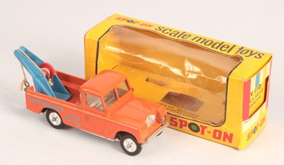 Lot 431 - Triang Spot-On Toys RARE MADE IN NEW ZEALAND N118 Land Rover Motorway crash Service Wreck Truck