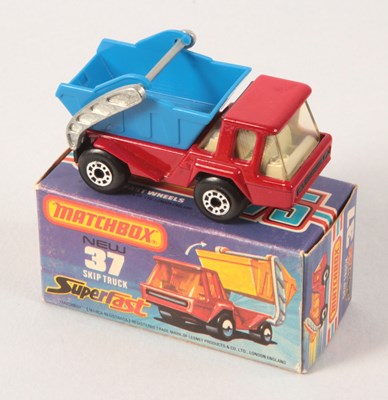 Lot 184 - Matchbox Superfast 37c Atlas Skip Truck WITH RARE BLUE PLASTIC SKIP