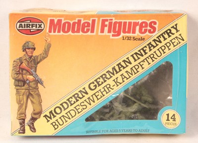 Lot 546 - Airfix 1/32nd - Military History Series [original 1980/81 - 14 Figure issue] Modern German Infantry.