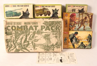 Lot 550 - Airfix - 1/32nd Scale UNCATALOGUED Combat Pack, Circa, 1969/70