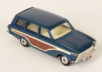 Lot 685 - Corgi 440 Ford Consul Cortina Super Estate Car Boxed
