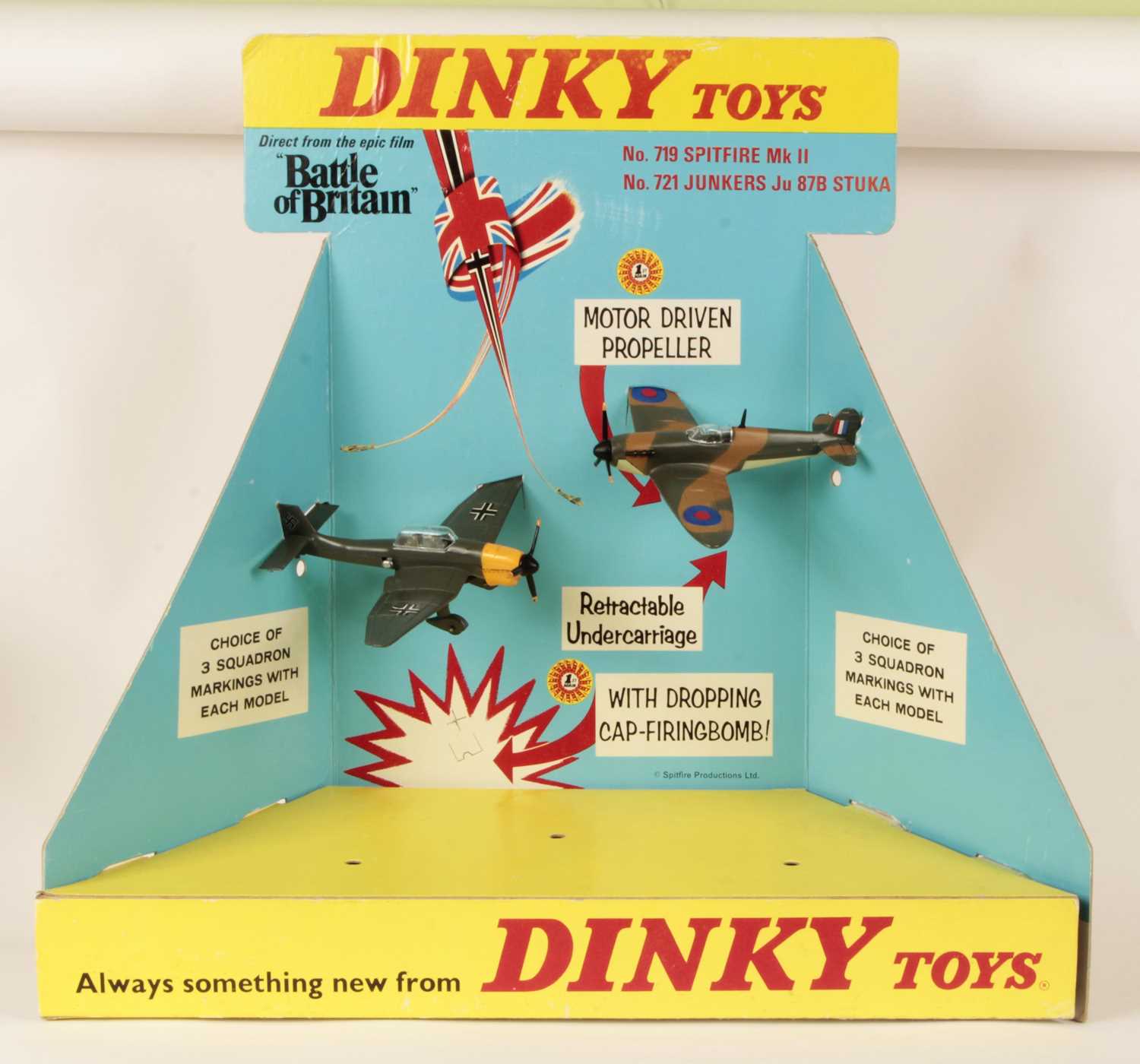 Lot 653 - Dinky Toys RARE "BATTLE OF BRITAIN" RETAILER'S COUNTER/WINDOW SHOP DISPLAY STAND WITH AIRCRAFT