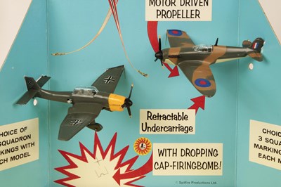 Lot 653 - Dinky Toys RARE "BATTLE OF BRITAIN" RETAILER'S COUNTER/WINDOW SHOP DISPLAY STAND WITH AIRCRAFT