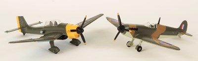 Lot 653 - Dinky Toys RARE "BATTLE OF BRITAIN" RETAILER'S COUNTER/WINDOW SHOP DISPLAY STAND WITH AIRCRAFT
