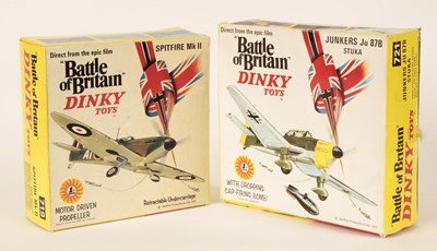 Lot 653 - Dinky Toys RARE "BATTLE OF BRITAIN" RETAILER'S COUNTER/WINDOW SHOP DISPLAY STAND WITH AIRCRAFT