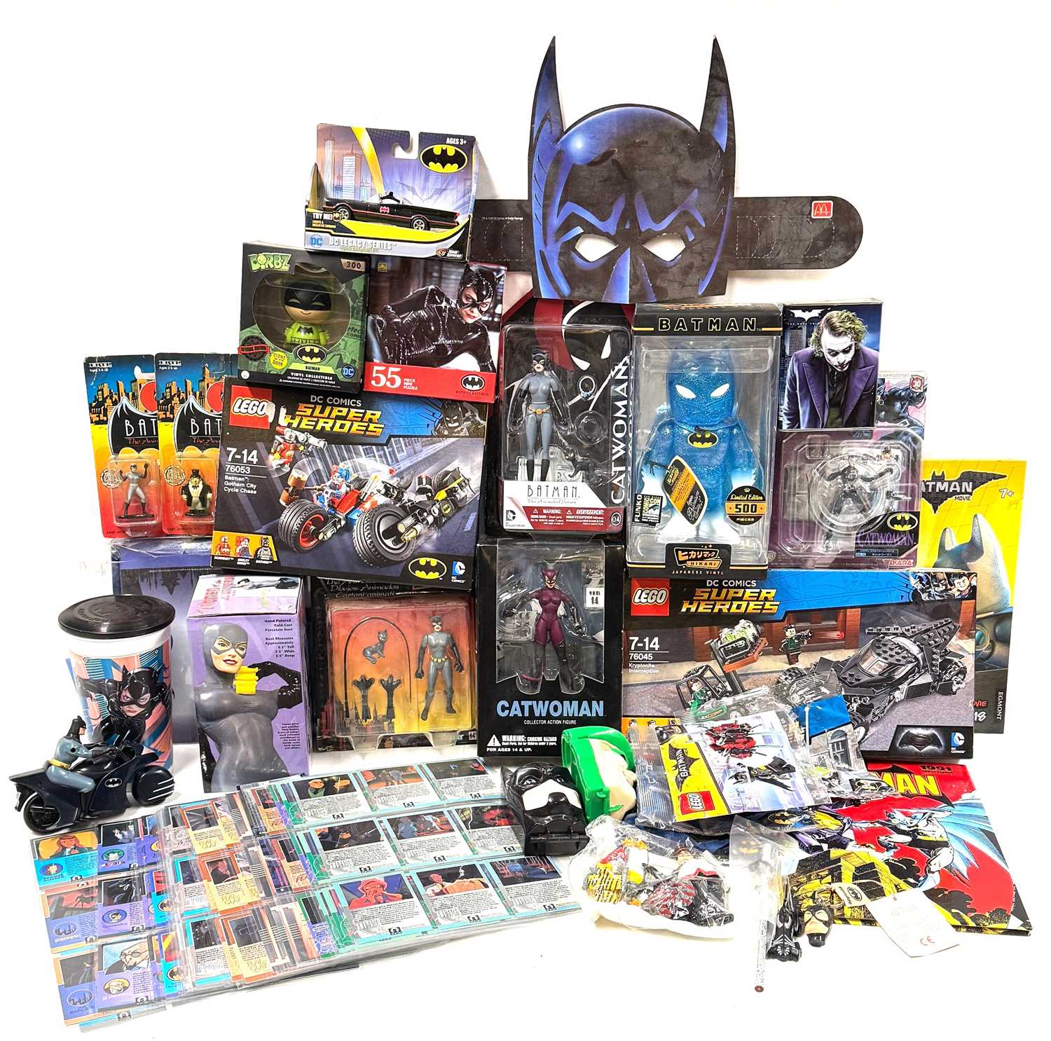 Lot 56 - Large quantity of Batman collectables