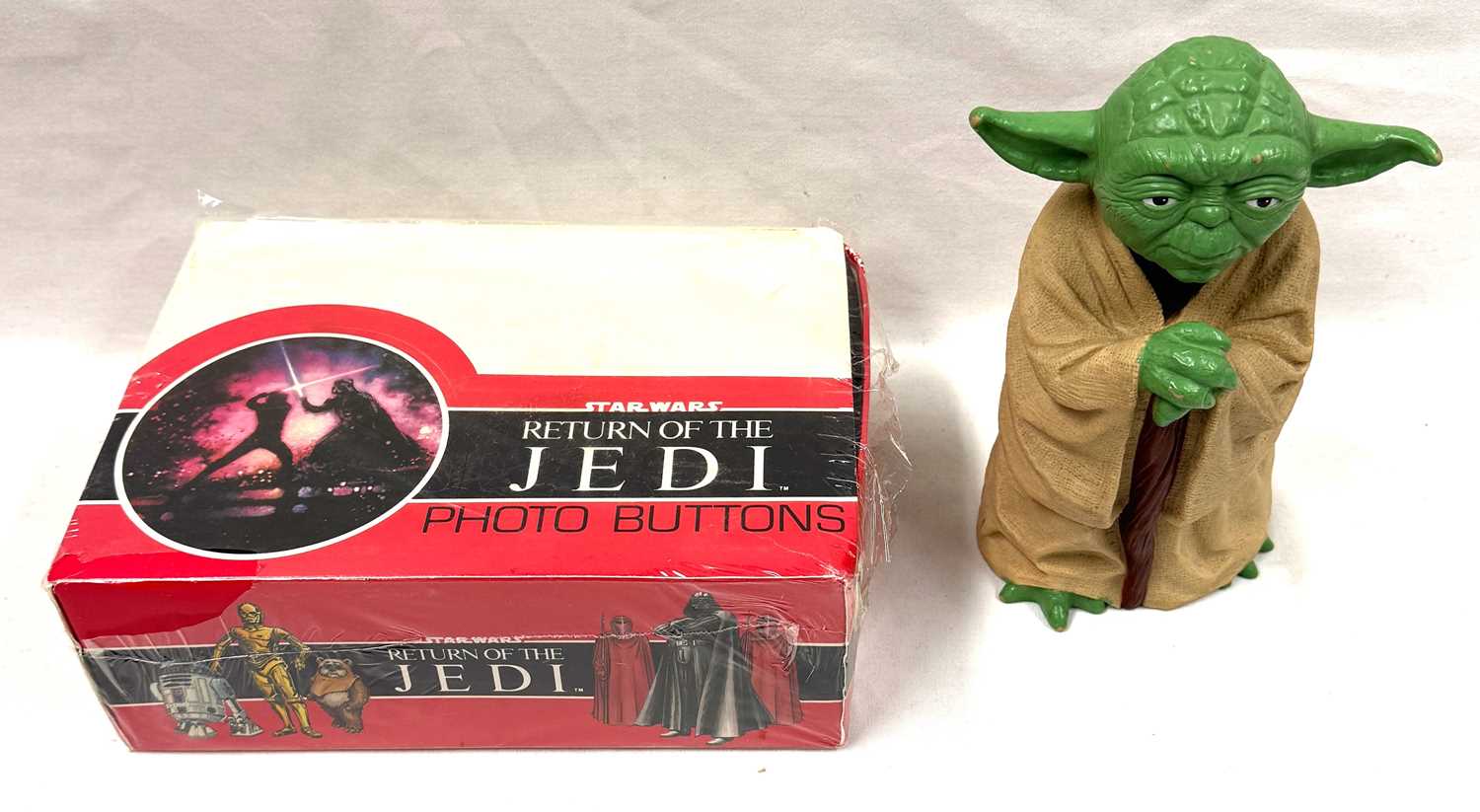 Lot 188 - Adam Joseph Industries Star Wars vintage Return of the Jedi Photo Buttons sealed box, Yoda Hand Puppet
