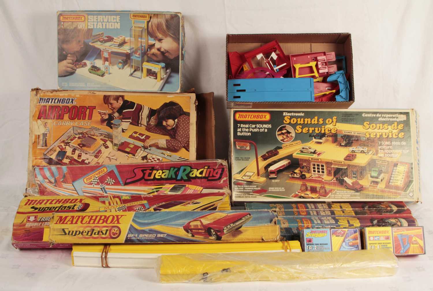 Lot 631 - Large quantity of Matchbox Superfast Racing & Playsets, majority boxed COLLECTION ONLY