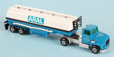 Lot 507 - Matchbox Super Kings K16 Ford LTS Articulated Tanker "Aral" (German issue)