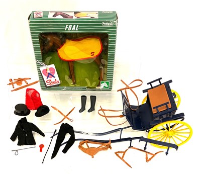Lot 433 - Pedigree Sindy Foal MIB, Carriage & Tack, some accessories