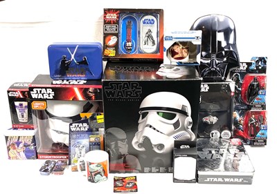 Lot 107 - Selection of modern Star Wars collectables