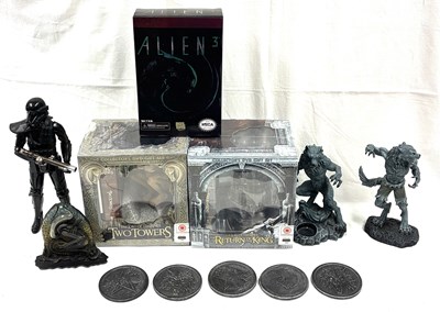 Lot 167 - Selection of TV & Film related collectables