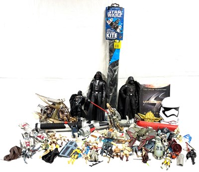 Lot 198 - Selection of modern Star Wars collectables