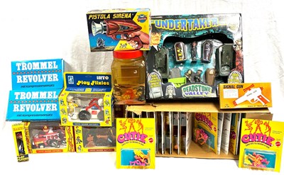 Lot 225 - Large quantity of vintage Toys, Mattel C.U.T.I.E figure packs, Play Flixies sets & others