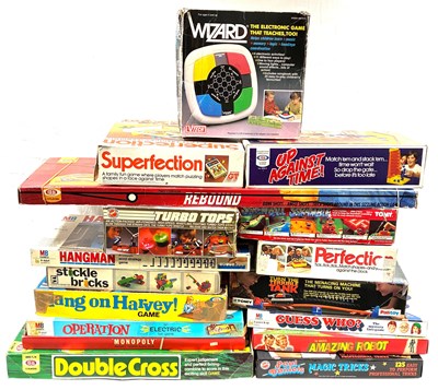 Lot 305 - Large selection of vintage and modern Board Games and Gaming items