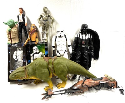 Lot 319 - Kenner & Hasbro Star Wars vintage and modern 12" & large scale figures, vehicles and creatures