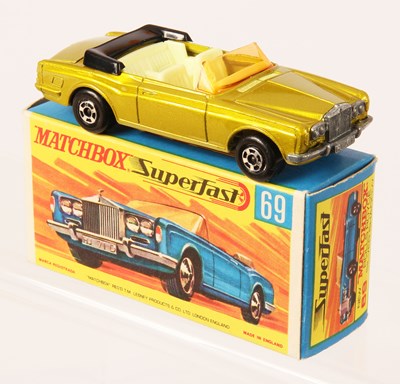 Lot 221 - Matchbox Superfast 69a Rolls Royce Silver Shadow Convertible METALLIC YELLOW-GOLD BODY