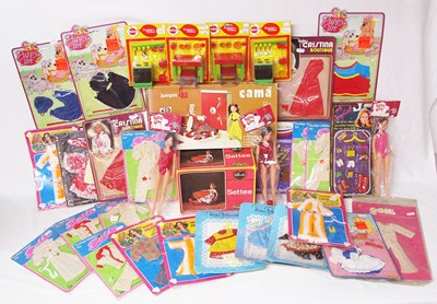 Lot 19 - Sindy & other items similar.