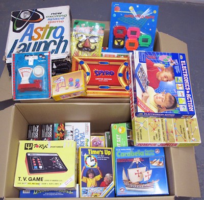 Lot 27 - Group of vintage & more recent children's games & activities.