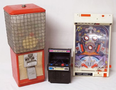 Lot 30 - Electronic Games & Gum Dispenser.