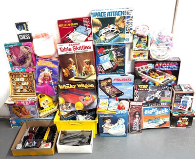 Lot 165 - Children's Toys & Activities - Large Mixed Group of Items.