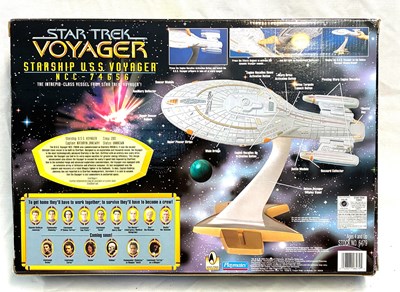 Lot 43 - Playmates Star Trek Starship U.S.S Voyager NCC-74656 MIB