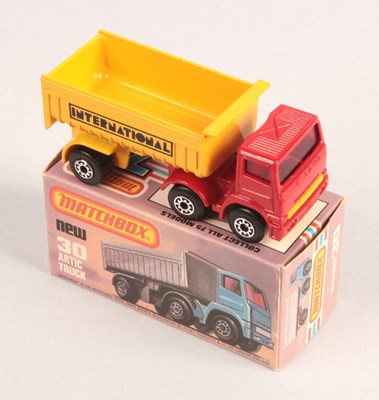 Lot 424 - Matchbox Superfast 30d Leyland Articulated Truck & Trailer "International" WITH RED TRACTOR UNIT