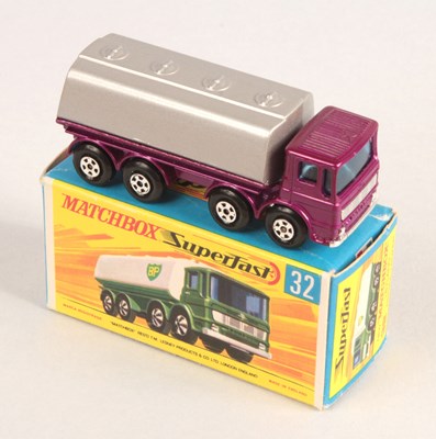 Lot 427 - Matchbox Superfast 32a Leyland Tanker RARE METALLIC PURPLE & SILVER
